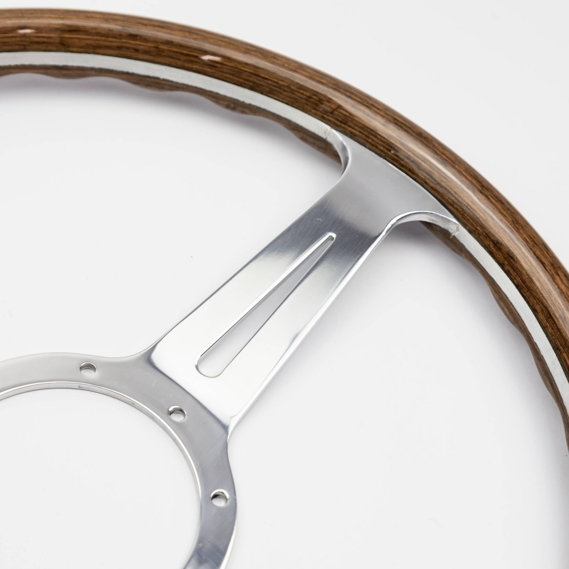 Side angle profile of 15-inch Les Leston Monte Carlo walnut dished steering wheel showing rim depth, curvature, and spoke alignment in a classic vintage design