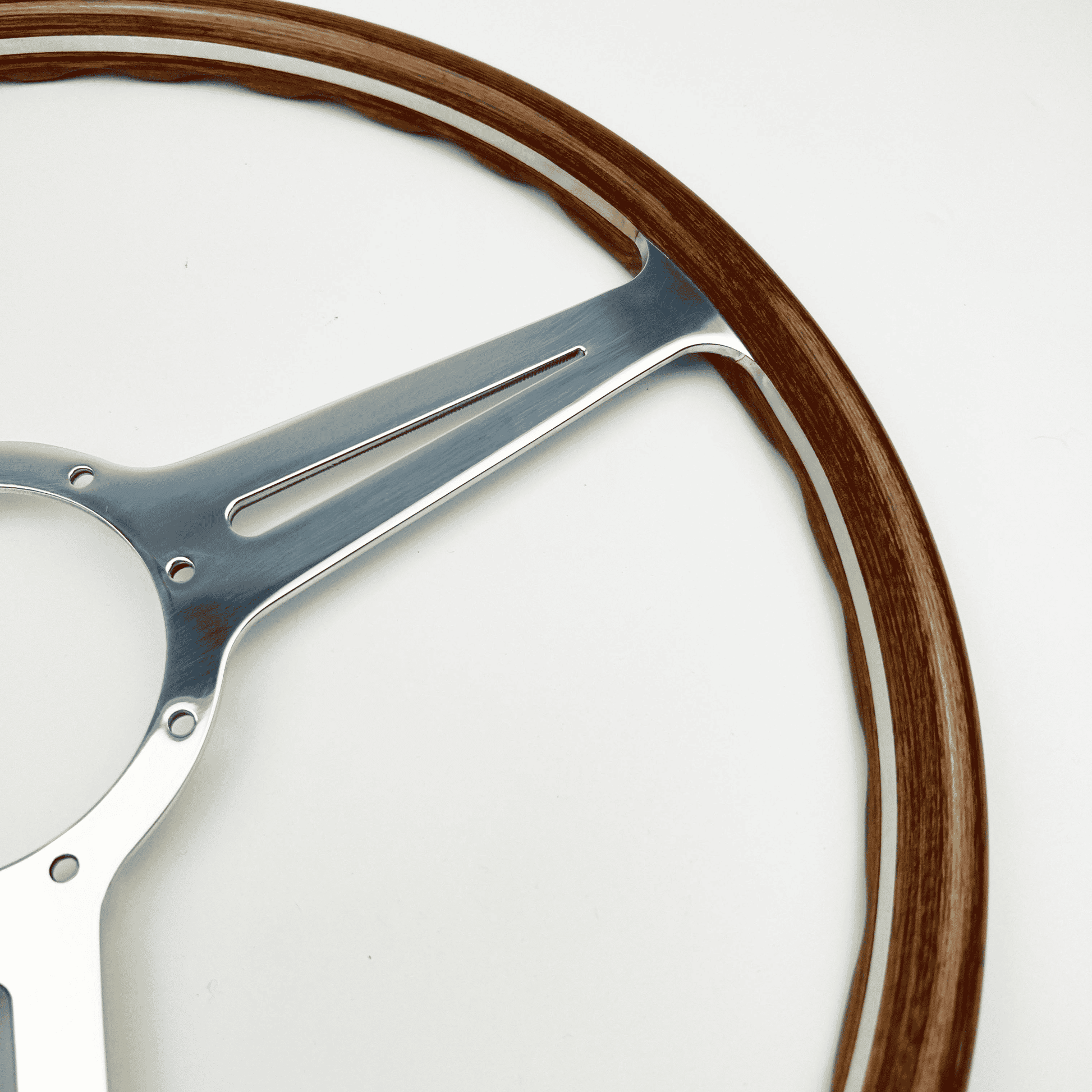 Side profile of Les Leston Monte Carlo 17-inch flat steering wheel showing flat design and rim depth